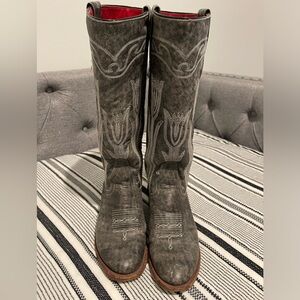 Macie Bean Tall Flower Petal Gray Size 8 Worn Condition